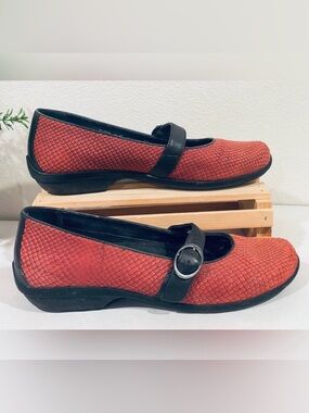 Dansko “Orla” Cranberry Snake Print Textured Suede & Black Leather Mary Jane’s.